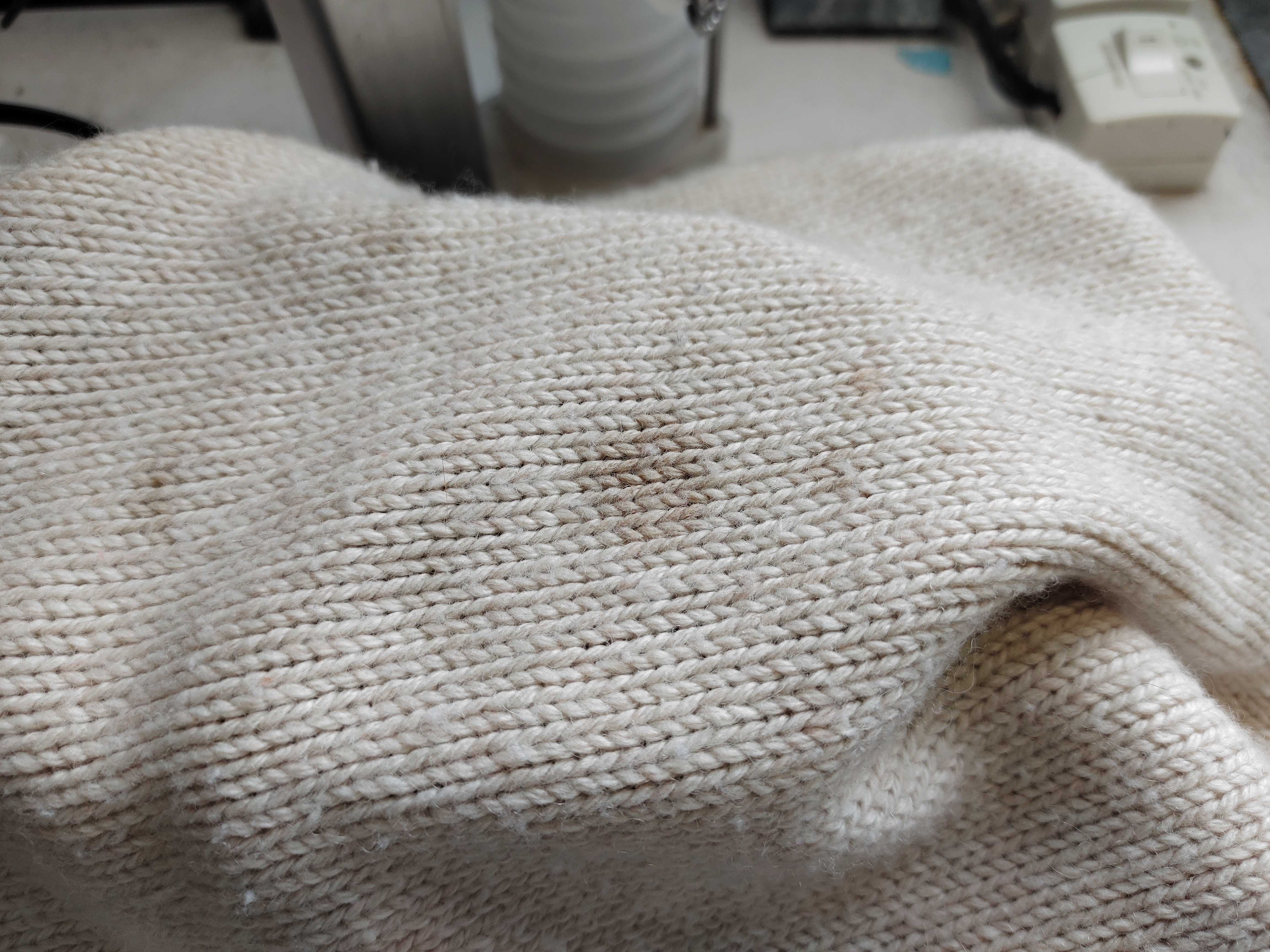 ししみ ニットに茶色のシミ | 有限会社ラブリーチェーン